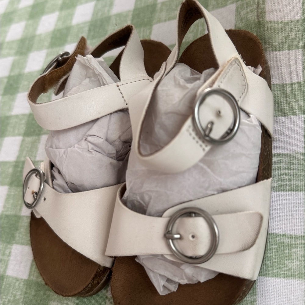 Old Navy White Girls Buckle Sandals - Picture 2 of 3